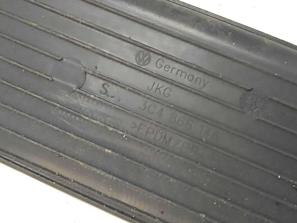 Volkswagen PASSAT B6 2007 Rear right glove box pad 3C4868146 