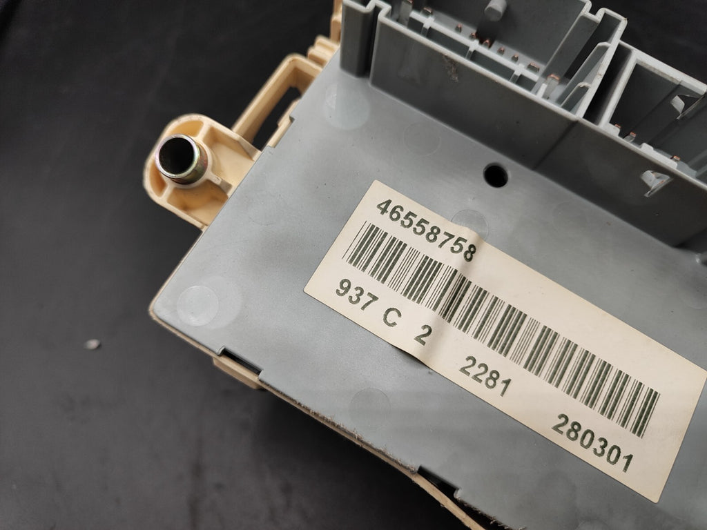 Alfa Romeo 147 8V 2003 Fuse Box Control Unit Module ECU 46558758 467463750