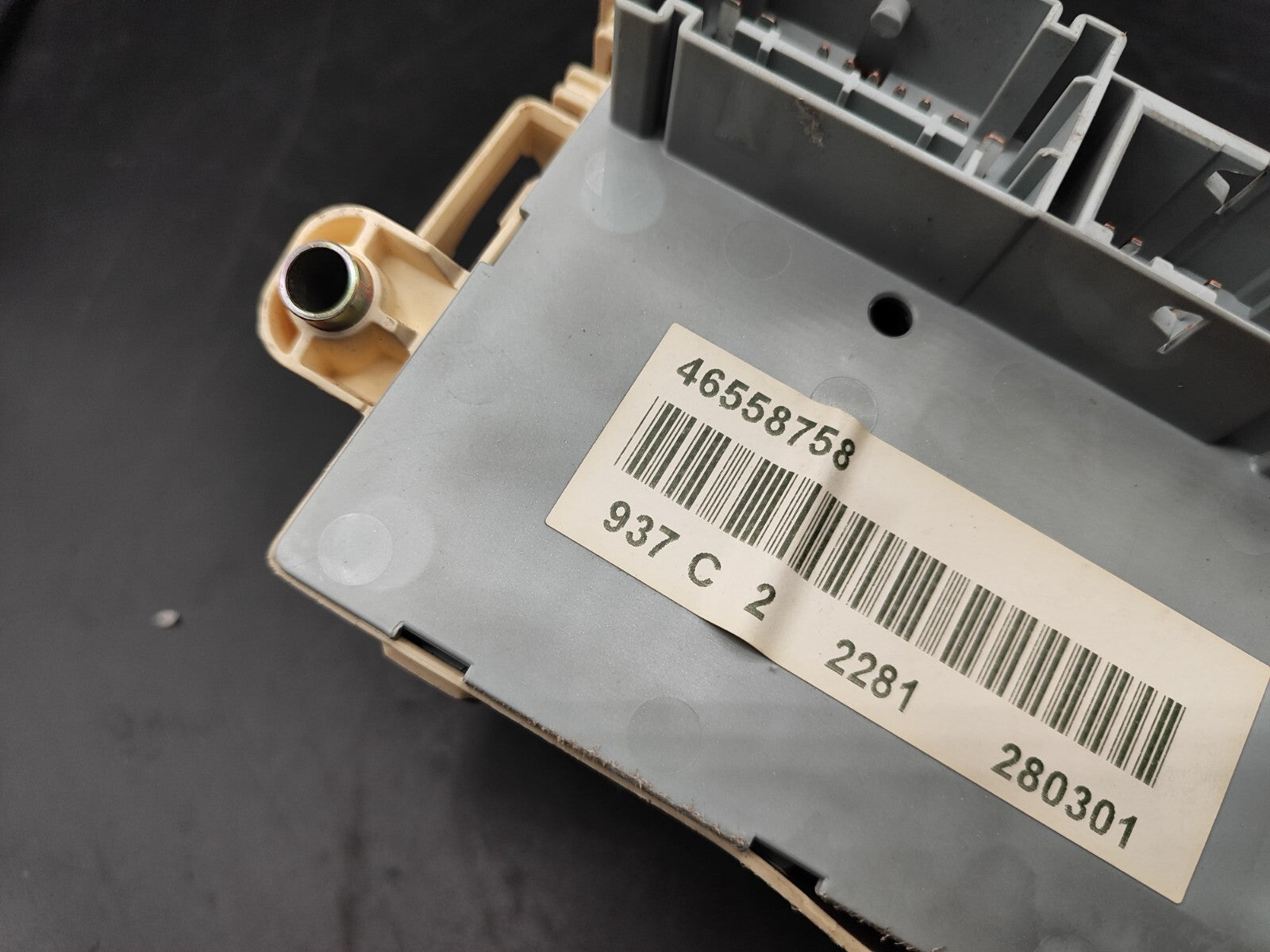 Alfa Romeo 147 8V 2003 Fuse Box Control Unit Module ECU 46558758 467463750