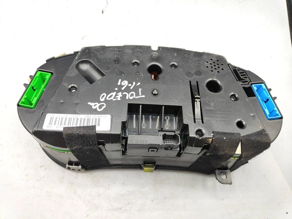 Seat Toledo II (1M) 1.6i 2002 Petrol speedometer instrument cluster 110008770 