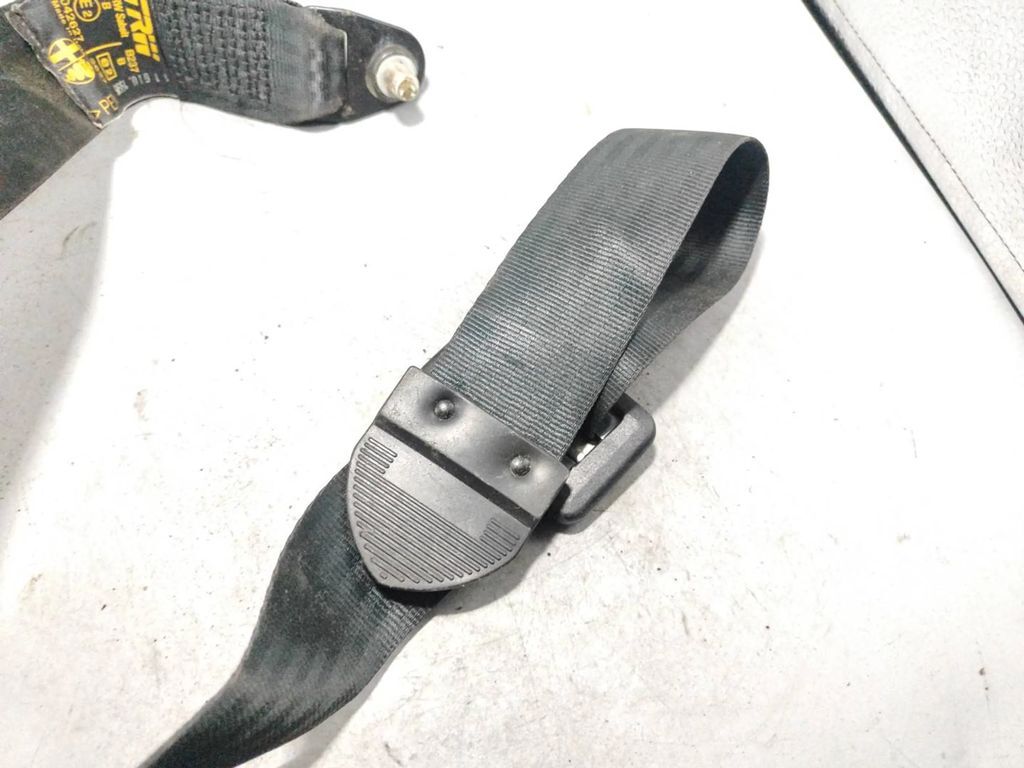 Alfa Romeo 155 1.8TS 103kW 1994 Rear Middle seat belt 042627 