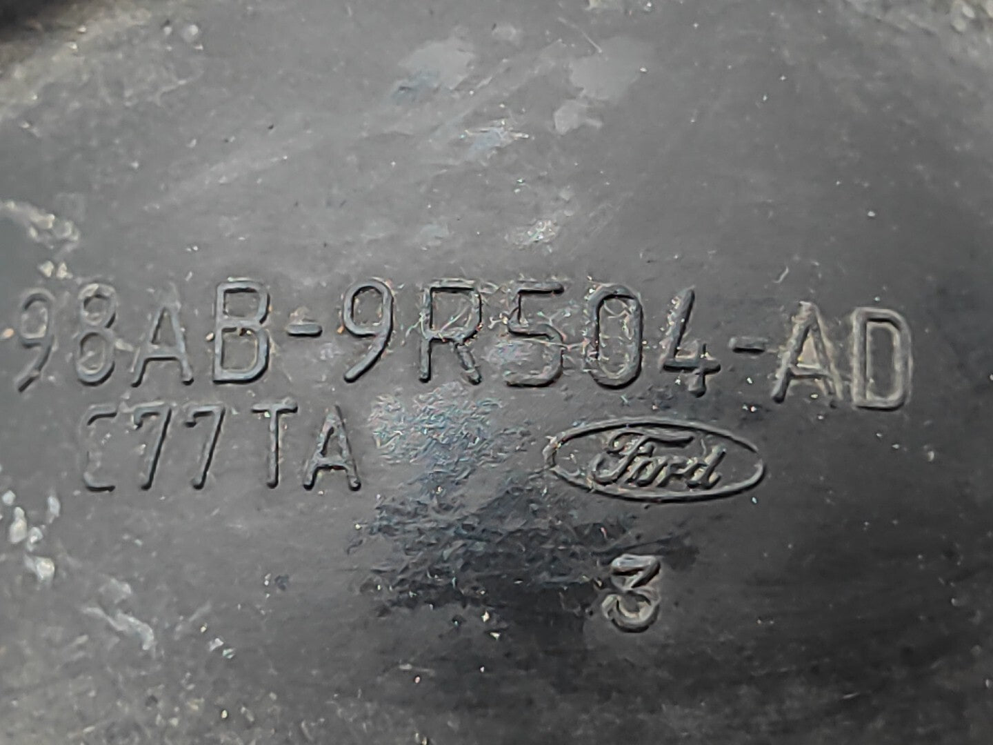 Ford Focus MK1 1.6i 74kW 100PS 2001 Engine Air Intake Pipe Hose 98AB9R504AD