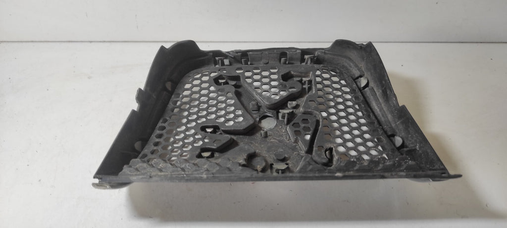 Peugeot 607 3.0 V6 2002 Front Bumper Logo Emblem 9638055177