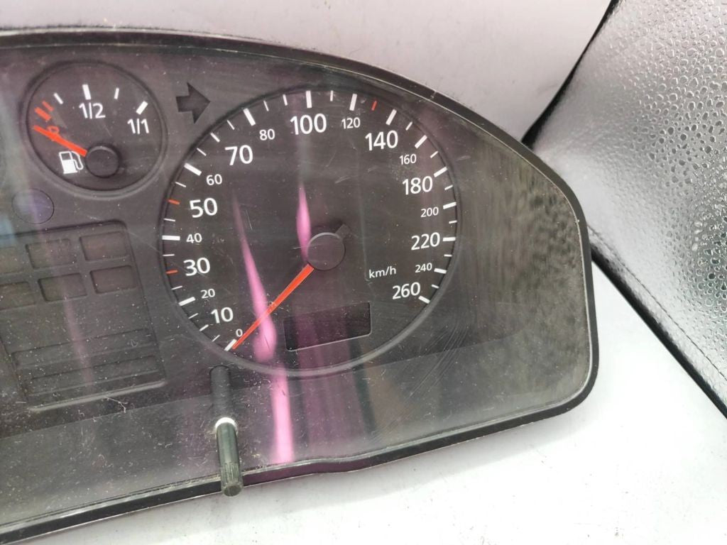 8D0919860E Audi A4 S4 B5 8D 1997 Diesel speedometer instrument cluster 