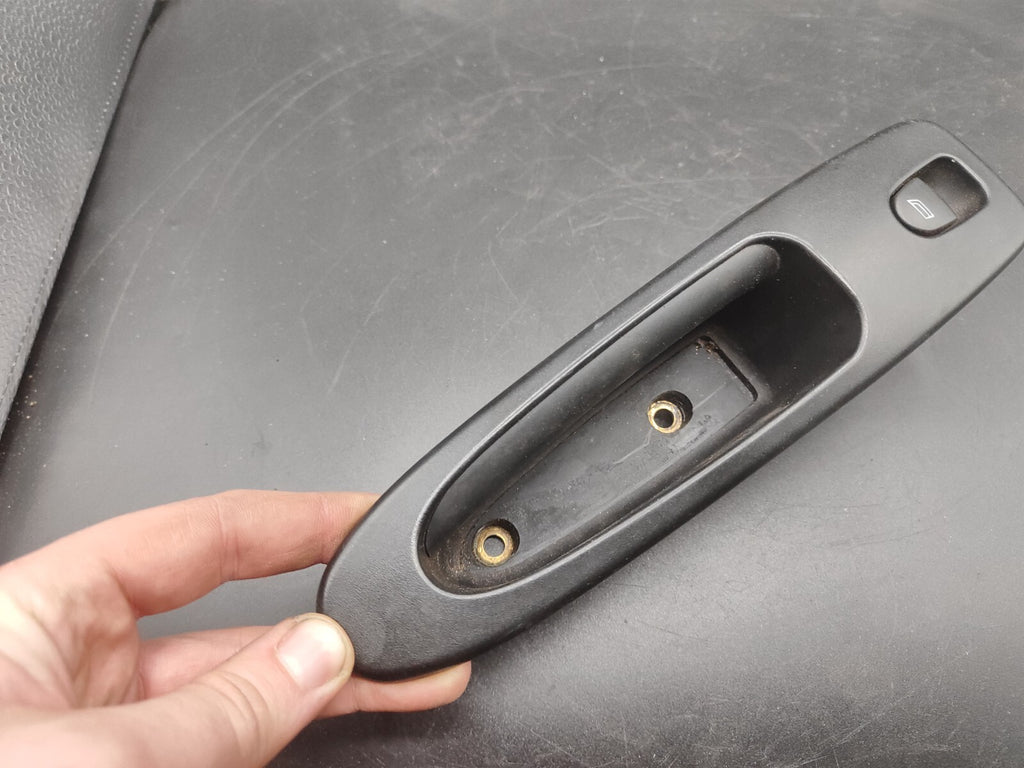 Alfa Romeo 166 2.4JTD 110kW 10V 2002 Electric Window Switch Button 156018359