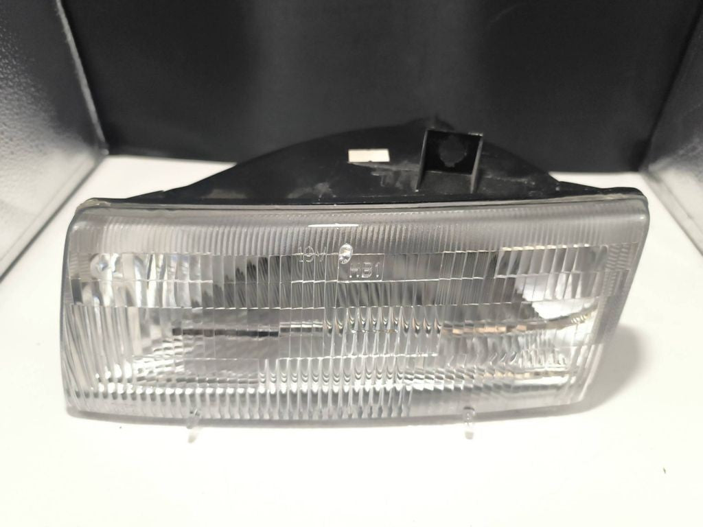 Chrysler Grand Voyager II 1995 Left headlight headlamp 033331103