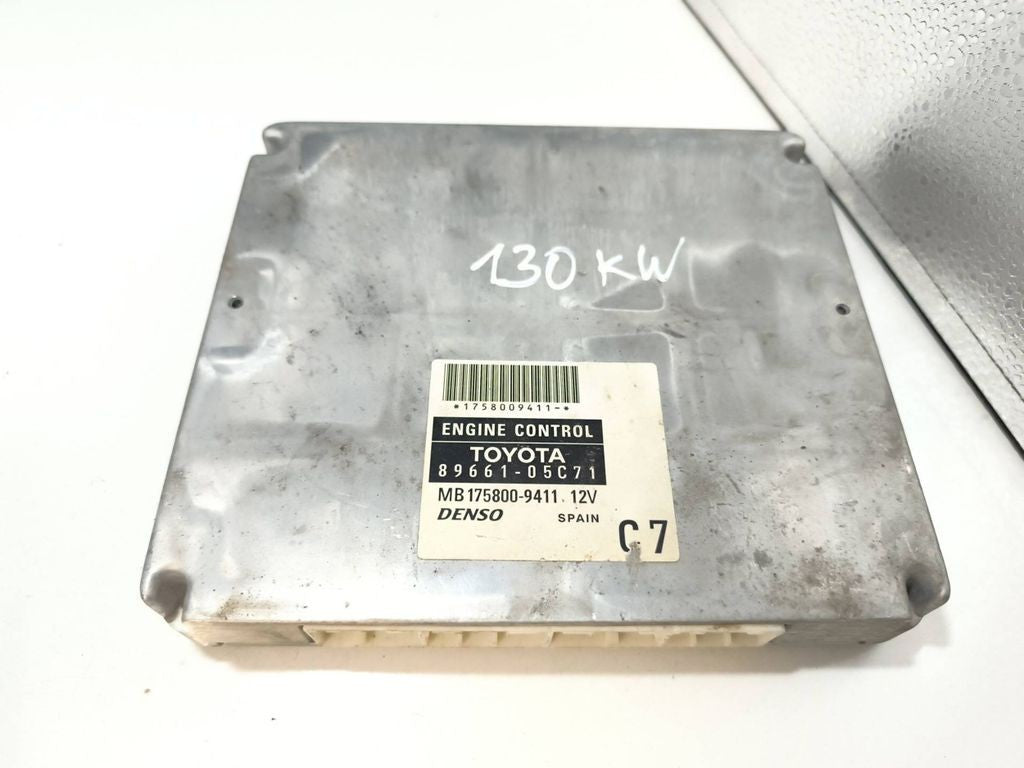 Toyota Avensis T250 2006 8966105C71 Engine control unit module ECU 1758009411