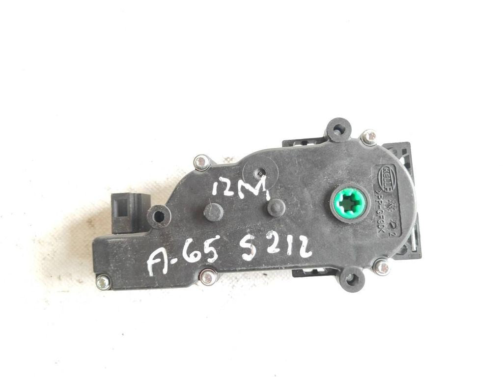 Mercedes-Benz E W212 2012 tailgate trunk boot lift motor A2047500060 