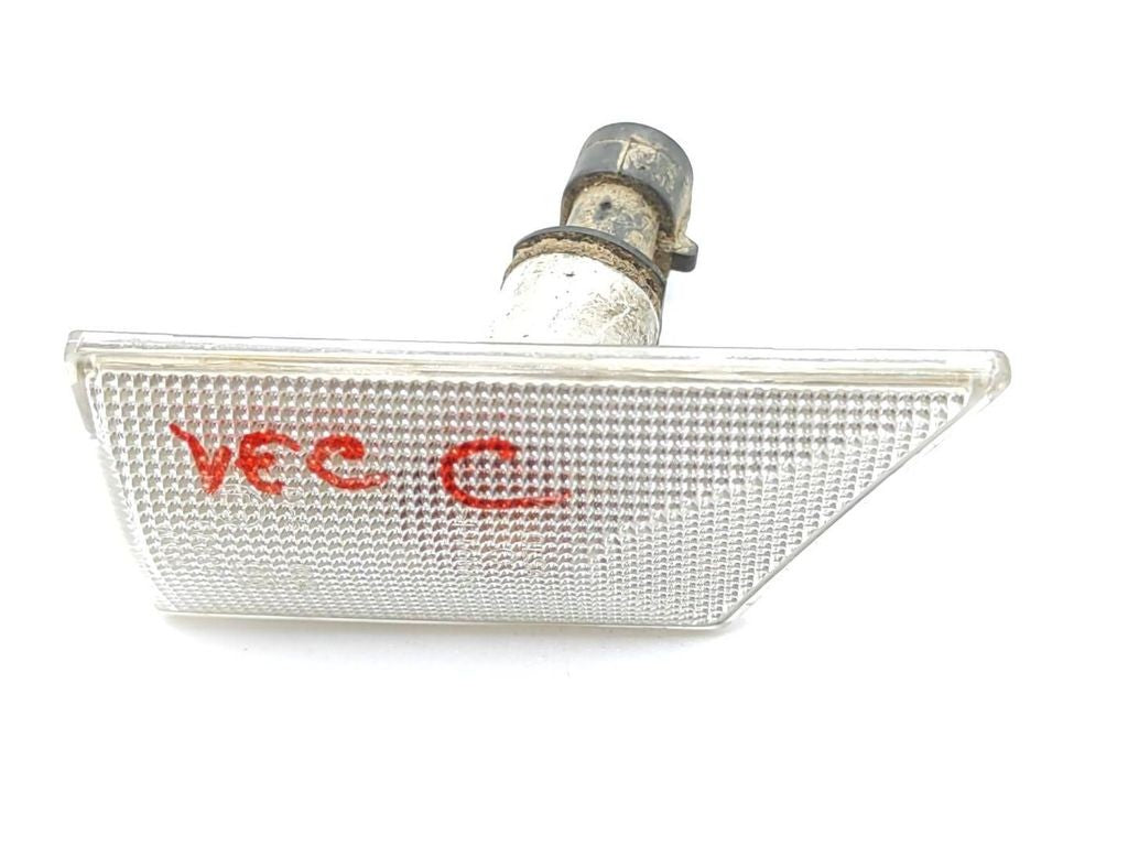 Opel Vectra C 2004 front right fender turn indicators light 13101912 