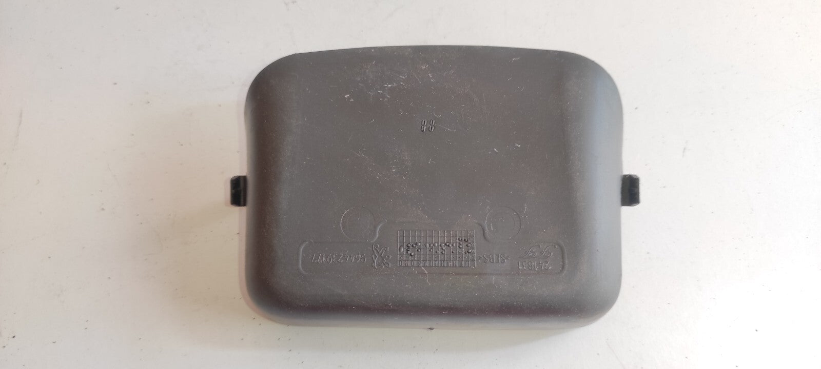 Peugeot 607 3.0i V6 2002 LHD Front Headlight Light Dust Cover 9644239177