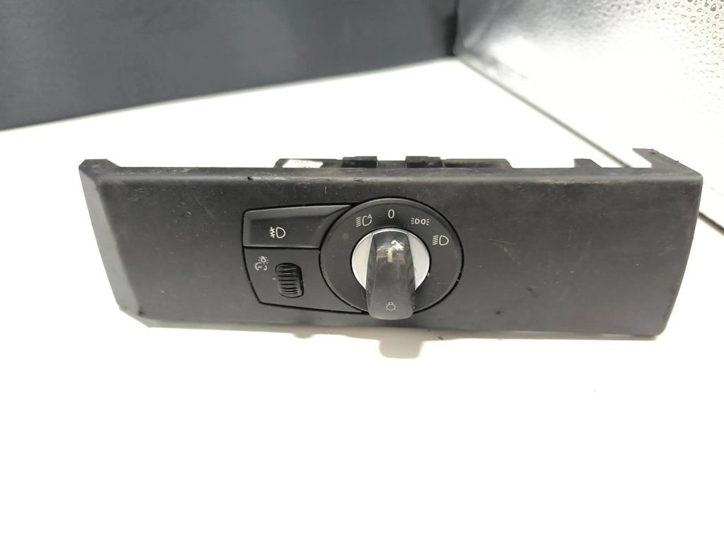 BMW 5 Series E60 E61 2007 HeadLight switch button 6988553 