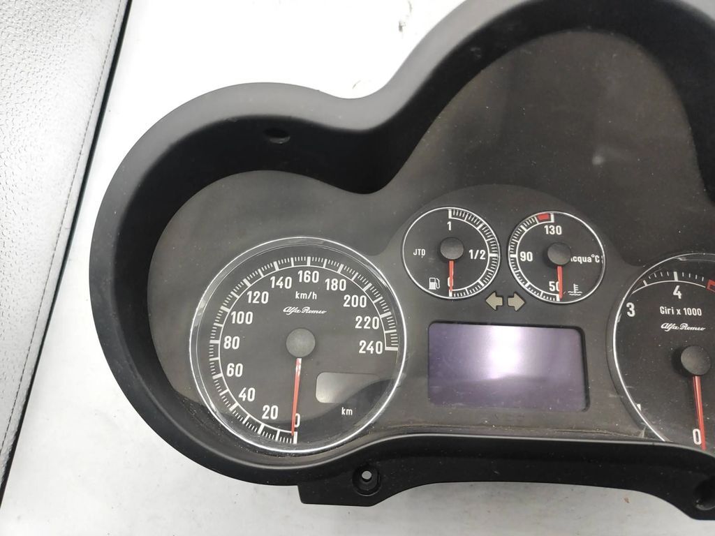  Alfa Romeo 147 2006 LHD Diesel speedometer instrument cluster 156063178 