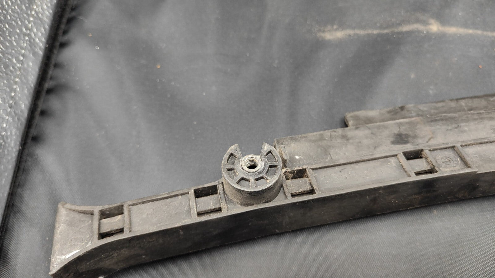 Alfa Romeo 147 1.9JTD 2004 Front Right Door Window Guide 46553910