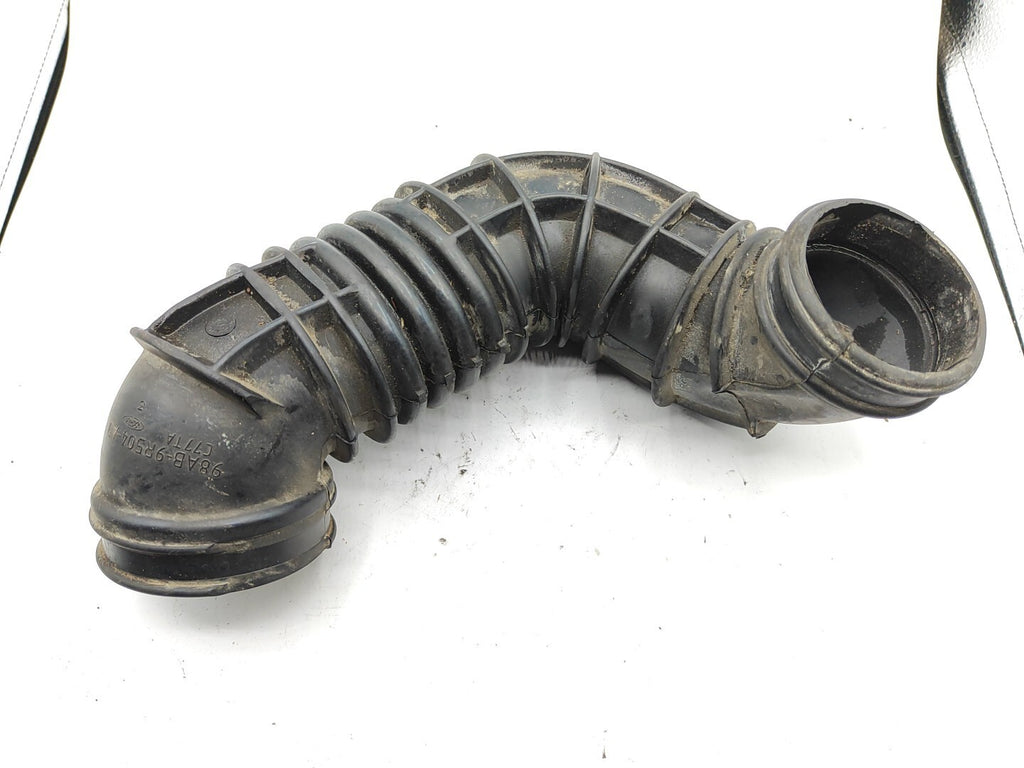 Ford Focus MK1 1.6i 74kW 100PS 2001 Engine Air Intake Pipe Hose 98AB9R504AD