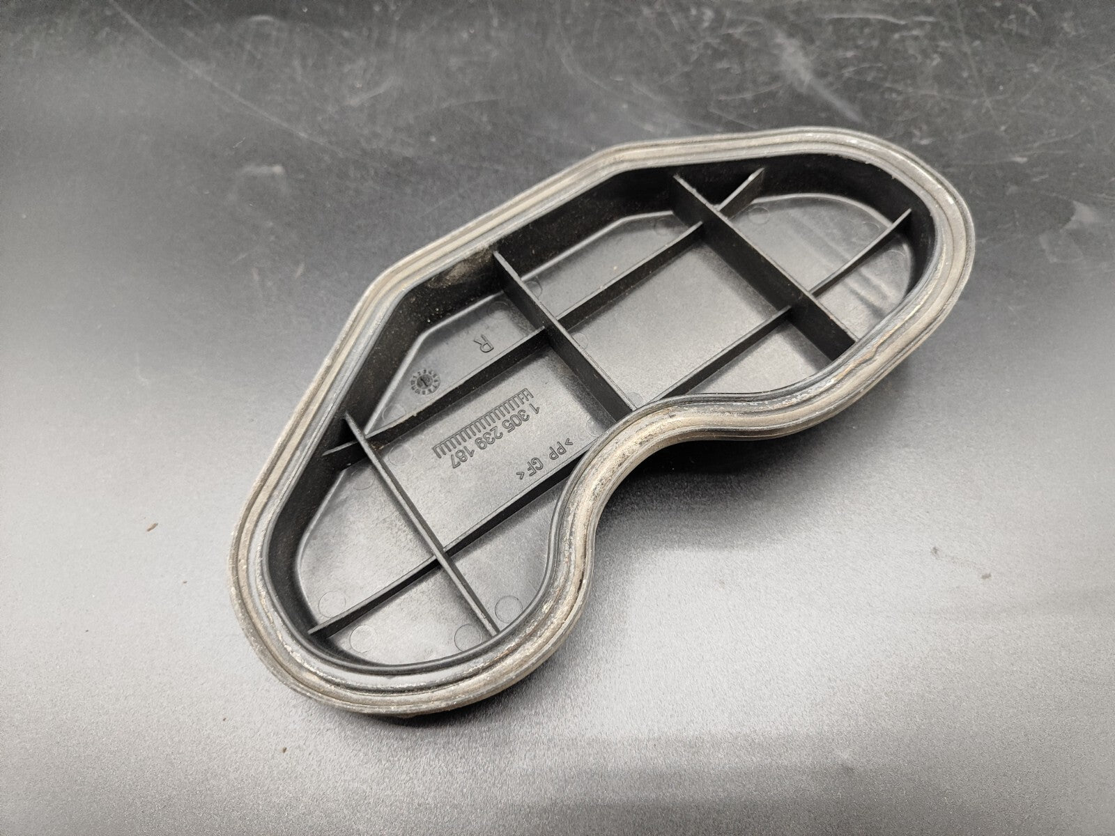 Alfa Romeo 147 1.9JTD 2003 LHD Front Headlight Lamp Dust Cover 1305239187