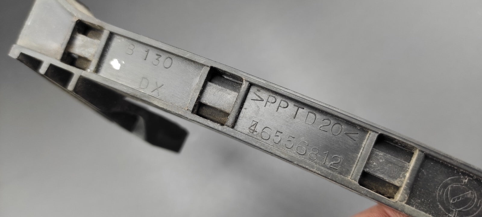 Alfa Romeo 147 1.9JTD 2002 Rear Right Door Window Guide 46556812