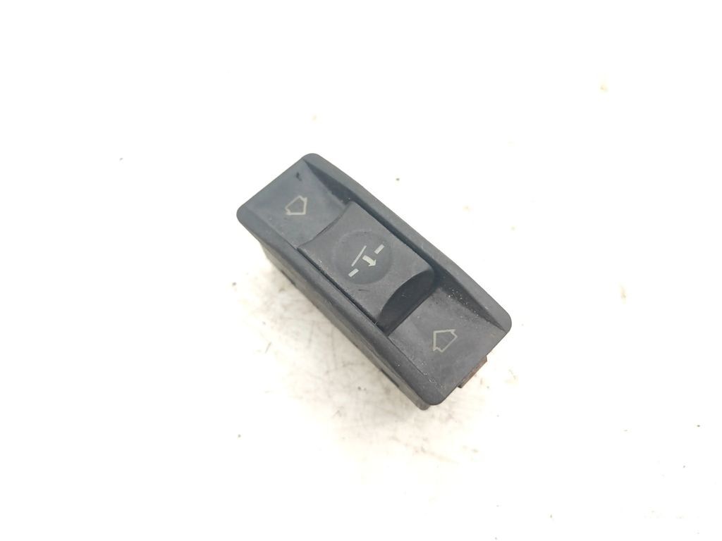 BMW 5 Series E34 1992 Sunroof switch button 8359270 