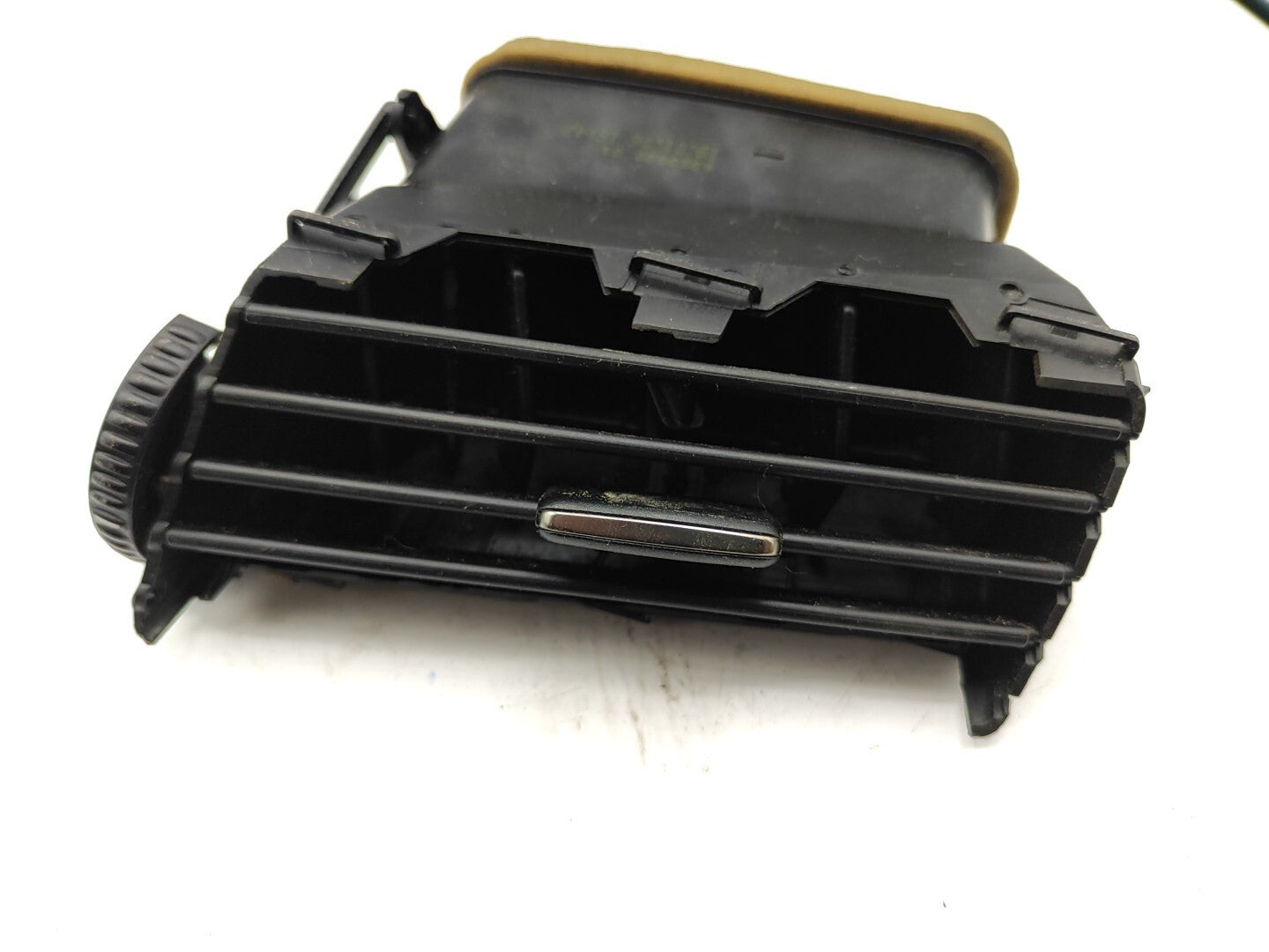 BMW E61 E60 520D Estate 2005 LHD Front Right Panel Air Vent 6953620