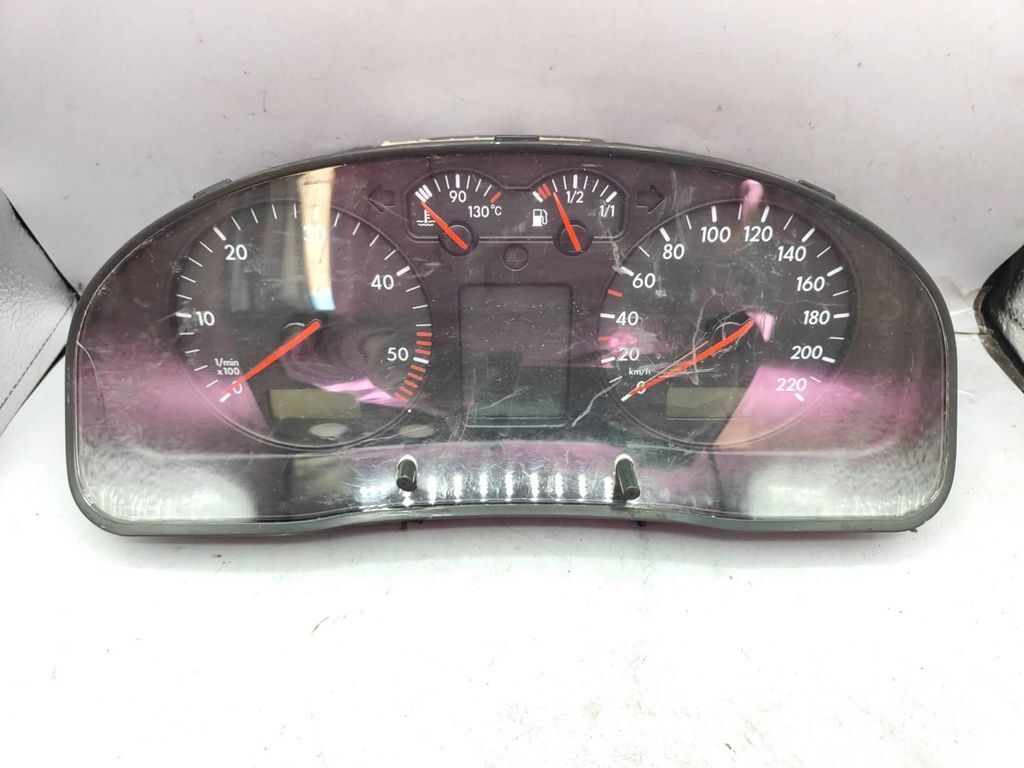  Volkswagen PASSAT B5 1.9 1999 speedometer instrument cluster 3B1919860D