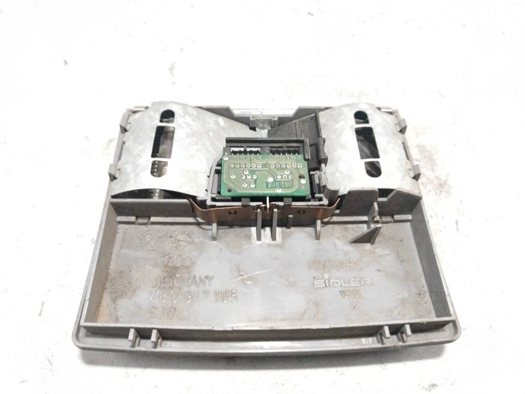 Audi A6 S6 C5 4B 2002 front seat reading dome light 4B0947105 