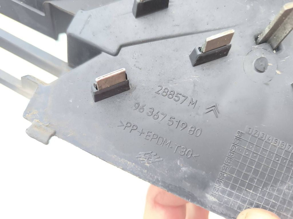 Citroen C5 2003 Front grill 9636751980 