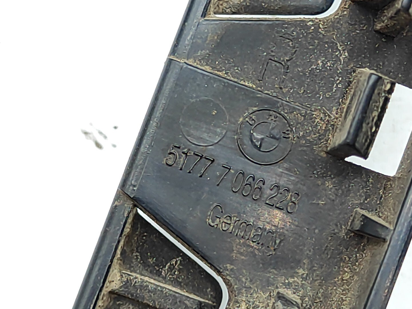 BMW 5 Series E61 530D 170kW 2006 Front Right Bumper Bracket 7066228