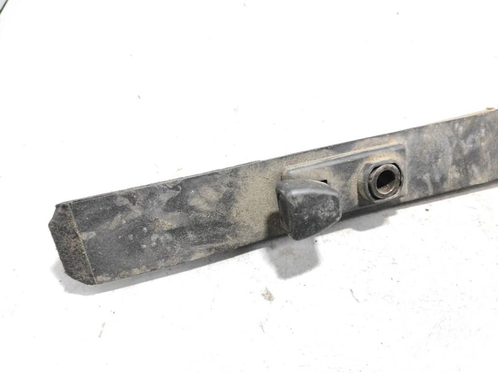 Alfa Romeo 155 1.8i 103kW 1994 Seat belt adjustment rail 82445638 