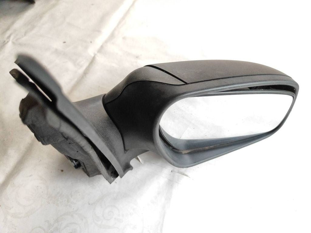 Ford Focus 2006 Right electric wing mirror E9014292 