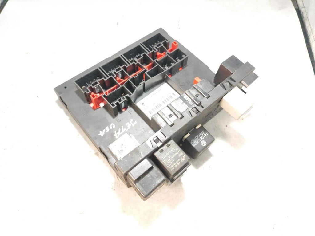 Volkswagen Jetta V 2008 Comfort convenience body module 1K0937049C 