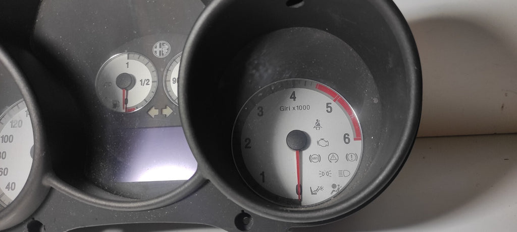 Alfa Romeo GT 1.9JTD 110kW 2004 LHD Speedometer 156050197 110080264011