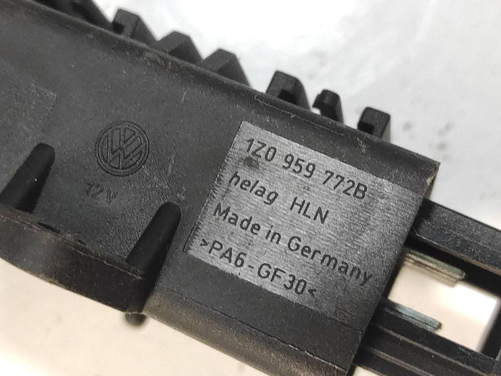 Volkswagen PASSAT B6 2007 Seat heating relay 1Z0959772B 