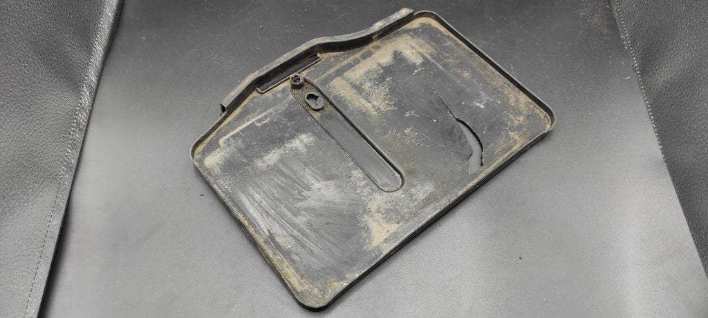 Alfa Romeo GT 2.0JTS 122kW 2004 Engine Bay Battery Mount Pad