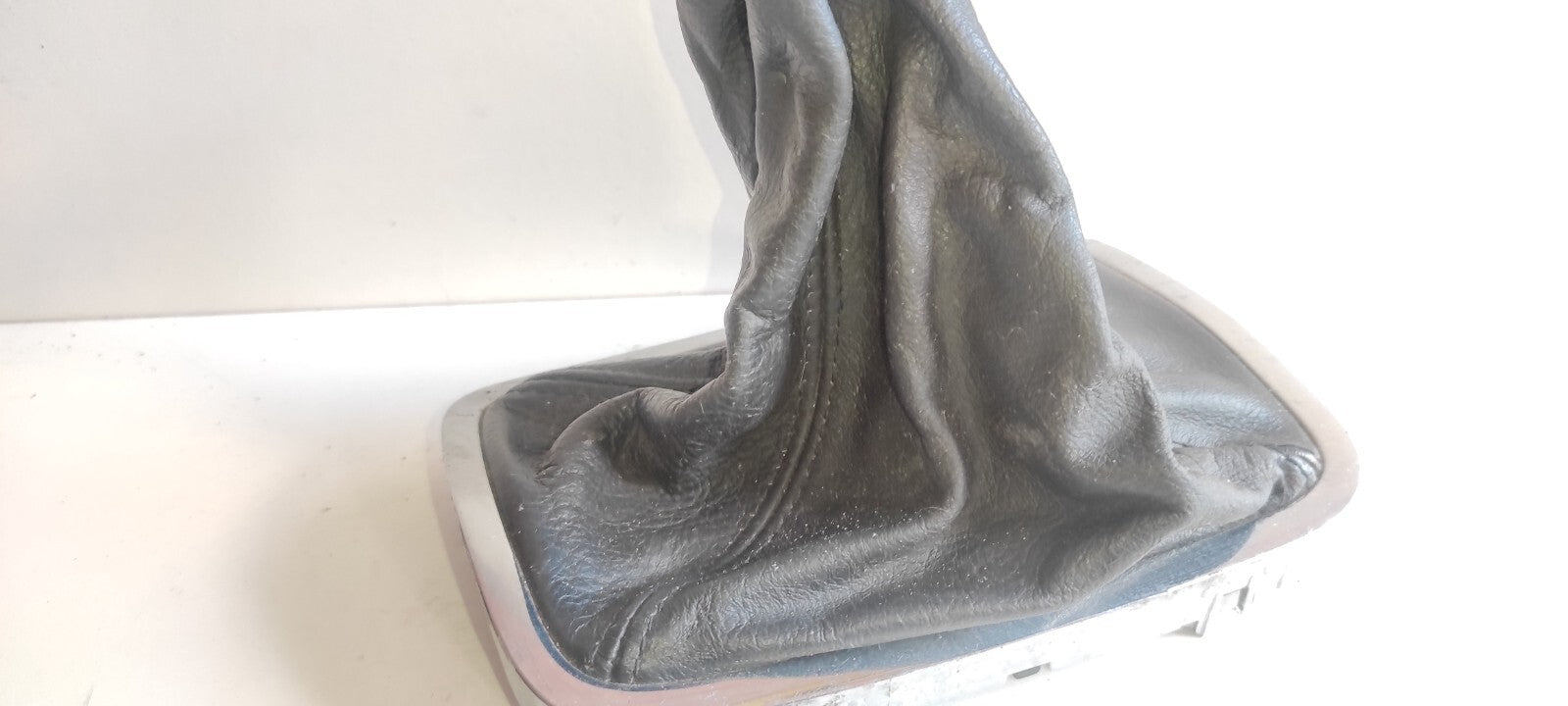 Peugeot 607 3.0i V6 2002 Manual Shift Knob Surround Leather Trim