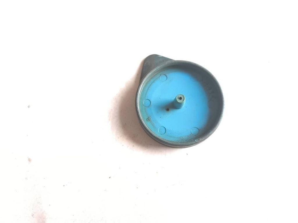 Nissan Micra K12 2003 Windscreen fluid bottle filling pipe cover cap