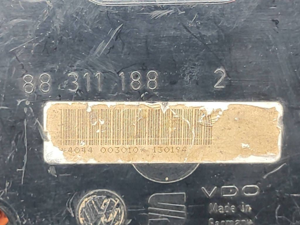 88311188 Volkswagen Golf III 1991 speedometer instrument cluster 