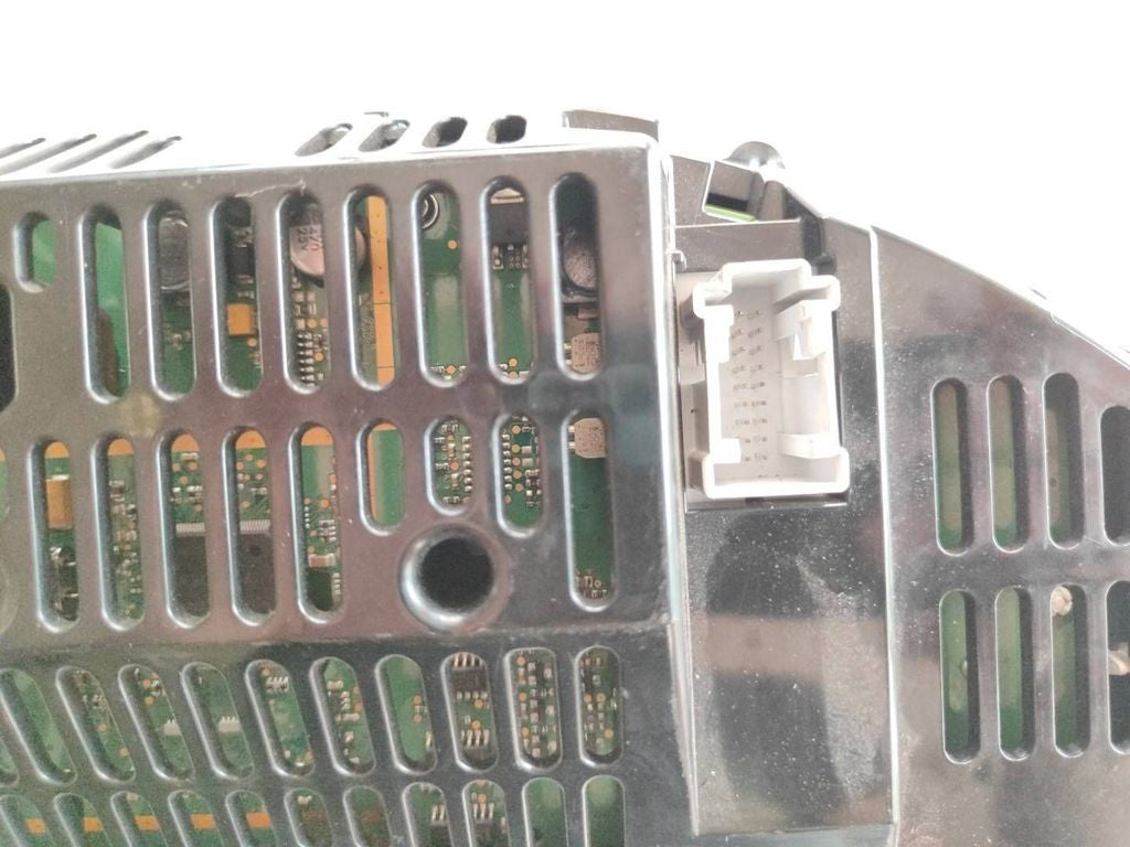 A2049002808 Mercedes-Benz C W204 2008 RHD speedometer instrument cluster 