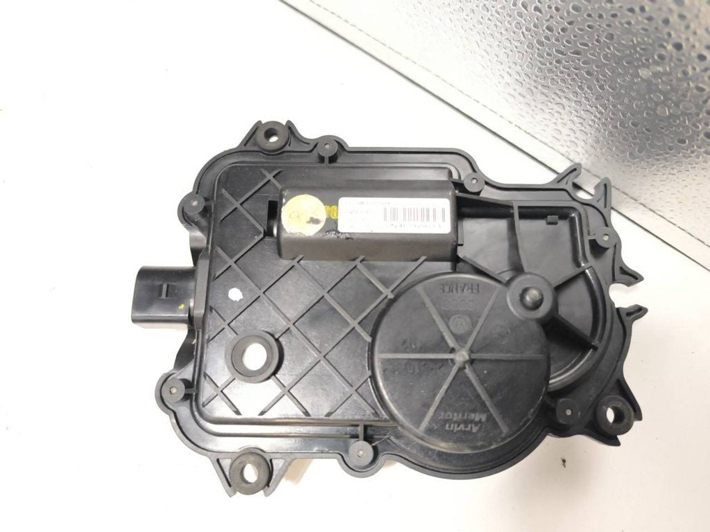 Audi A8 S8 D3 4E 2007 Front door soft close latching motor 4E0837059