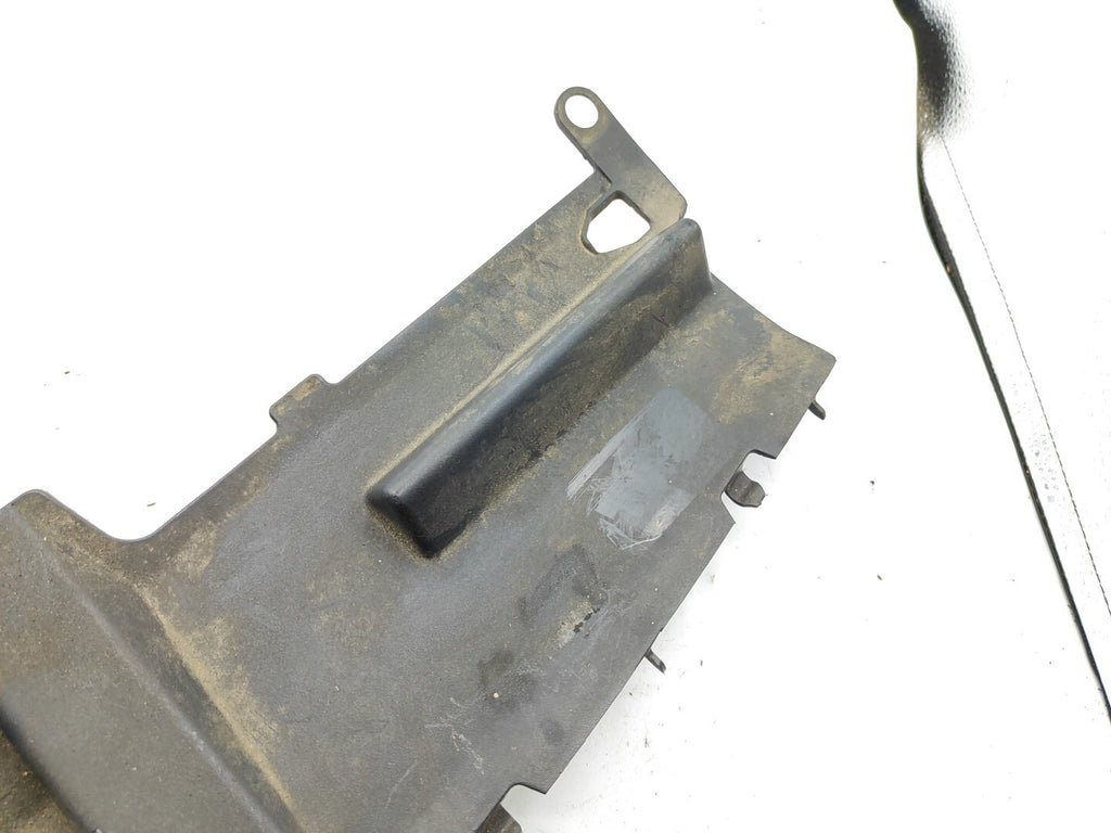 Ford Focus MK1 1.6i 74kW 100PS 2001 Radiator Air Deflector 2M5116613AC