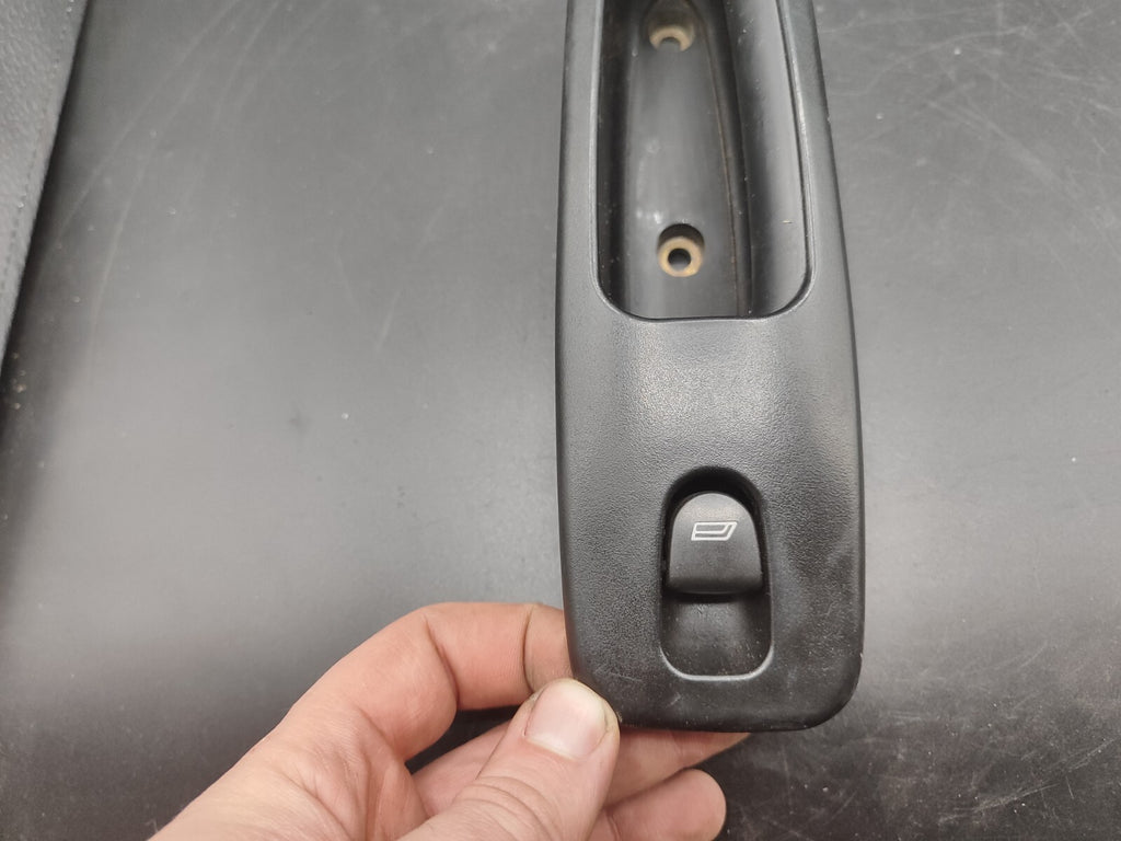 Alfa Romeo 166 2.4JTD 110kW 10V 2003 Electric Window Switch Button 156018359