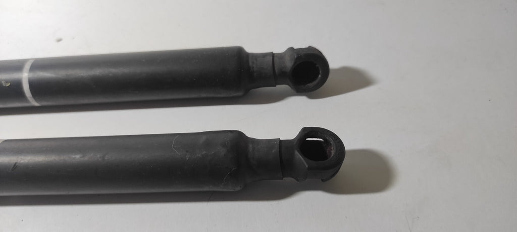 Alfa Romeo 147 1.9JTD 110kW 2004 Front Bonnet Hood Spring Shock 46739202