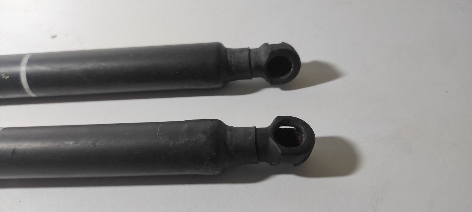 Alfa Romeo 147 1.9JTD 110kW 2004 Front Bonnet Hood Spring Shock 46739202