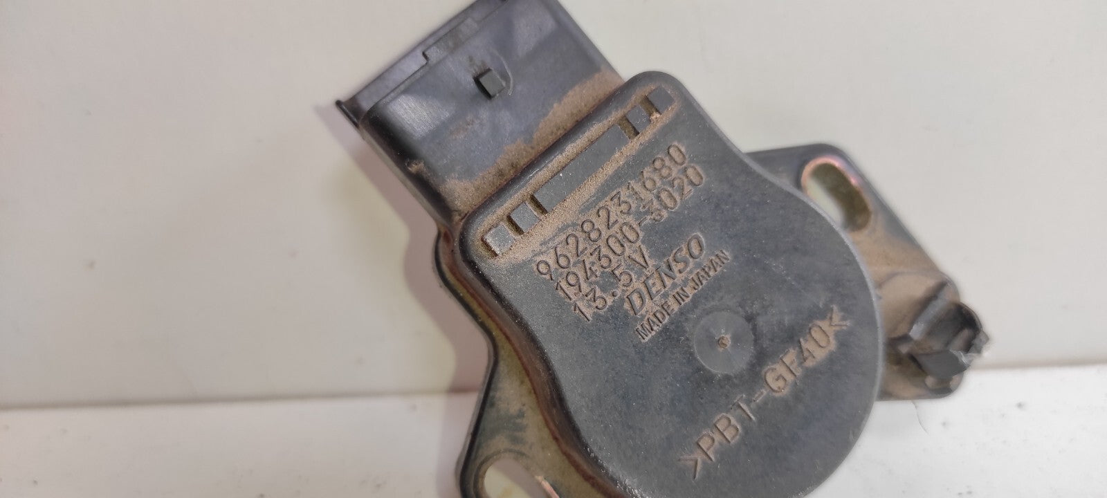 Peugeot 607 3.0i V6 2002 Front Shock Absorber Sensor 9628231680 1943003020