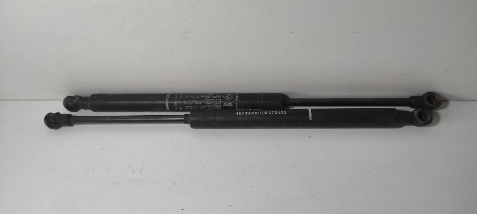 Alfa Romeo 147 1.9JTD 2002 LHD Front Bonnet Hood Gas Spring 46739202