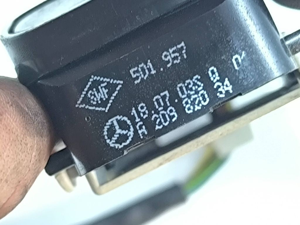 Mercedes-Benz CLK A209 C209 2005 Electric window control switch A2098203410