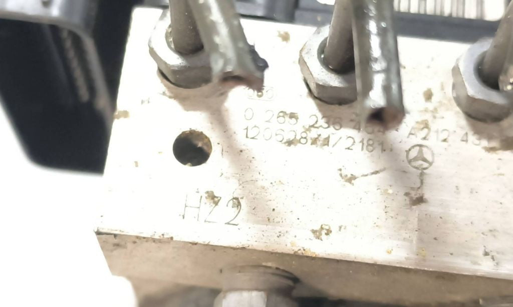 Mercedes-Benz E W212 2012 ABS Pump 0265236464 