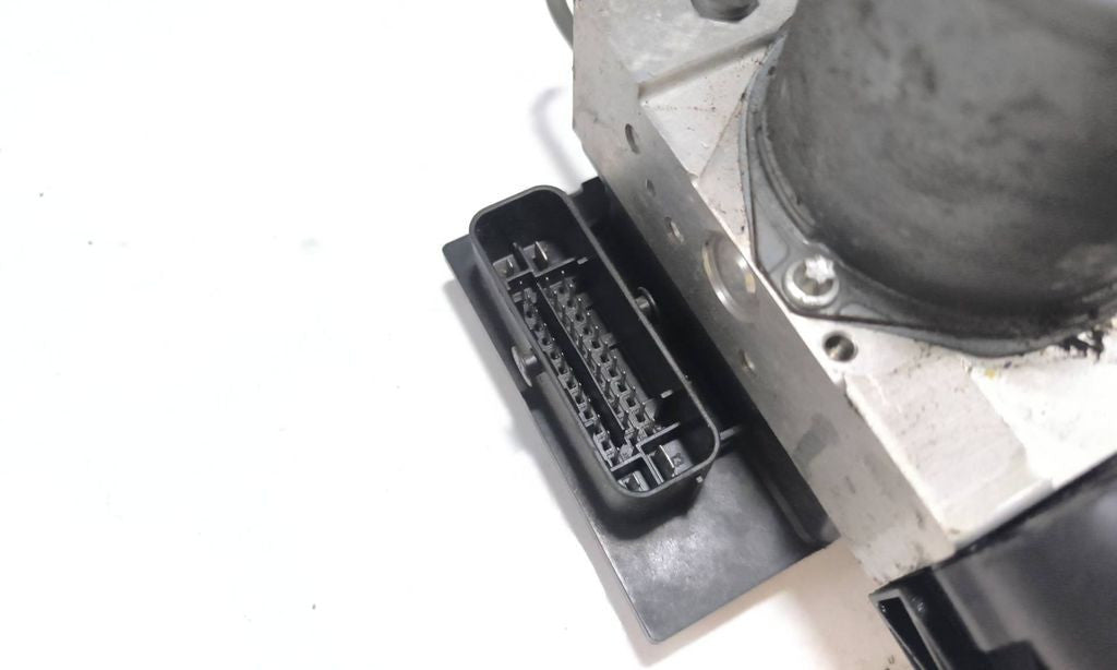 Mercedes-Benz E W212 2012 ABS Pump 0265236464 