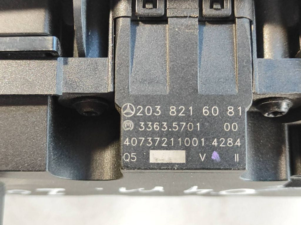 Mercedes-Benz C W203 2002 Hazard light switch 2038216081 