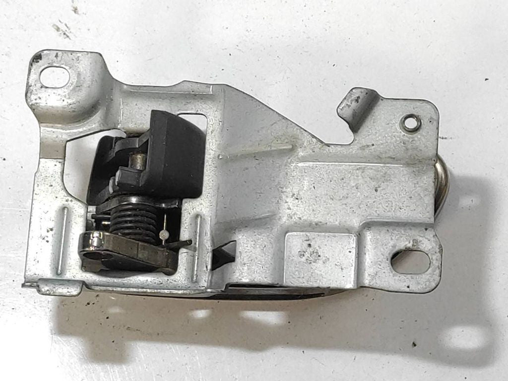 Mitsubishi Galant 2.0i 100kW 1998 front right door interior handle 
