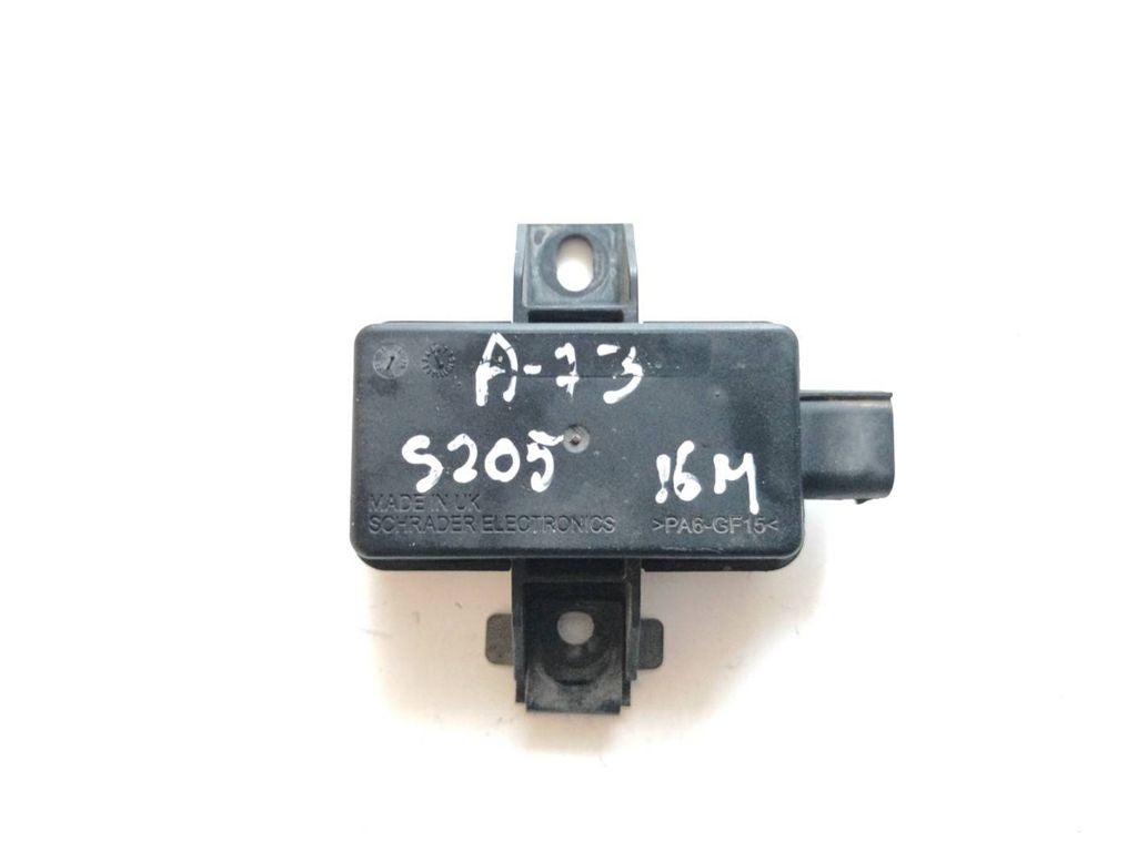 Mercedes-Benz C W205 2014 Tyre pressure control module A0009001105 
