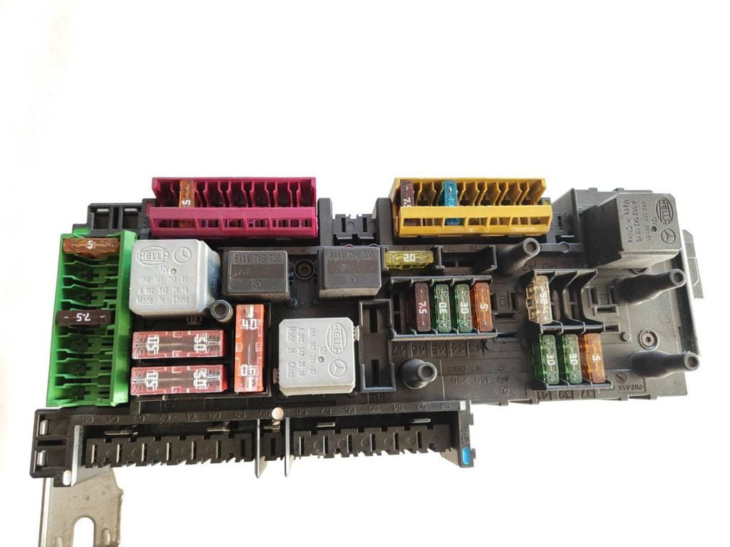 Mercedes-Benz C W204 2011 Fuse module 2049060105 